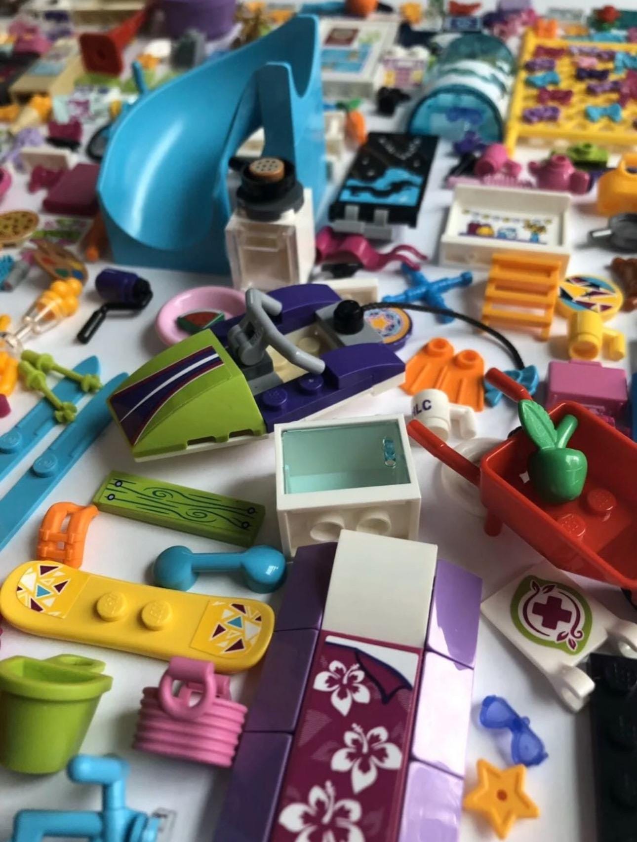 LEGO Friends Girl Accessory Assortment of 25 pieces