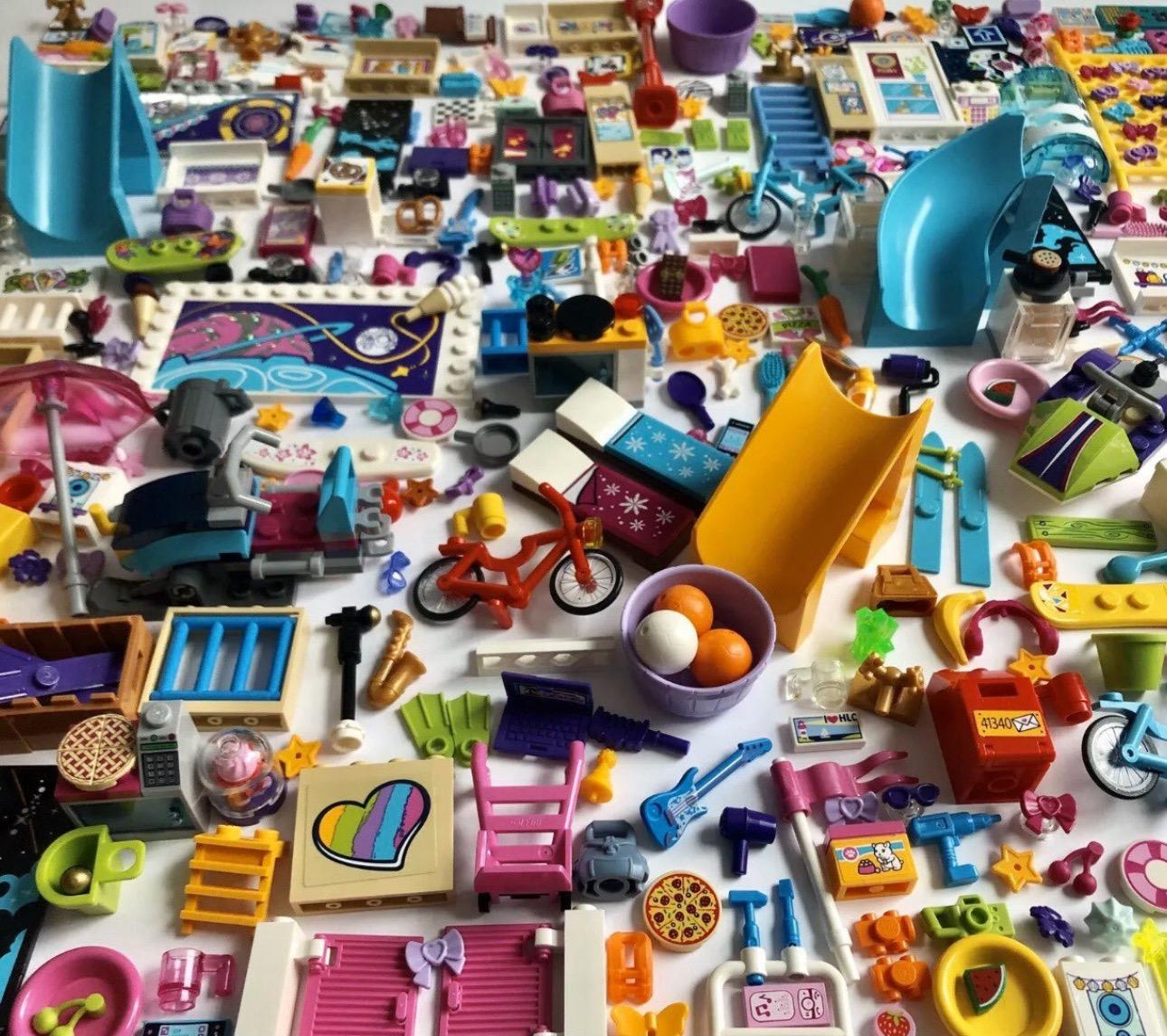 LEGO Friends Girl Accessory Assortment of 25 pieces