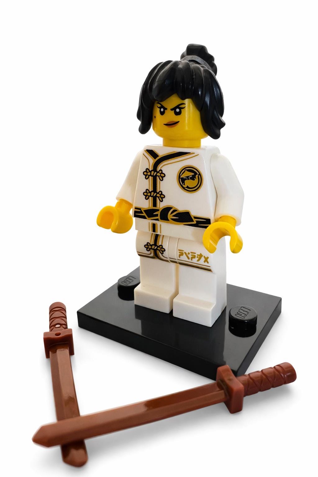 LEGO Ninjago Nya Minifigure White Wu-Cru Training Gi (njo0430) w/ Weapons & Display Stand | Genuine LEGO